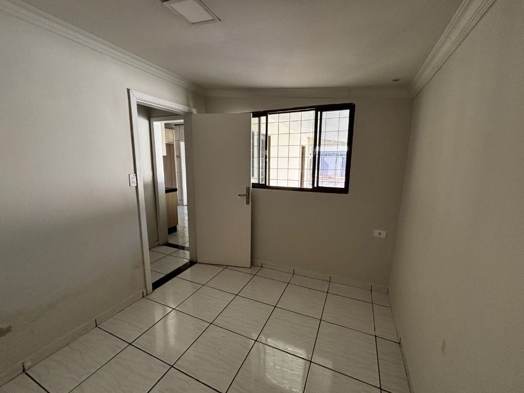 Casa com 2 Quartos e 80m² no Parque Residencial Aeroporto, Maringá/PR