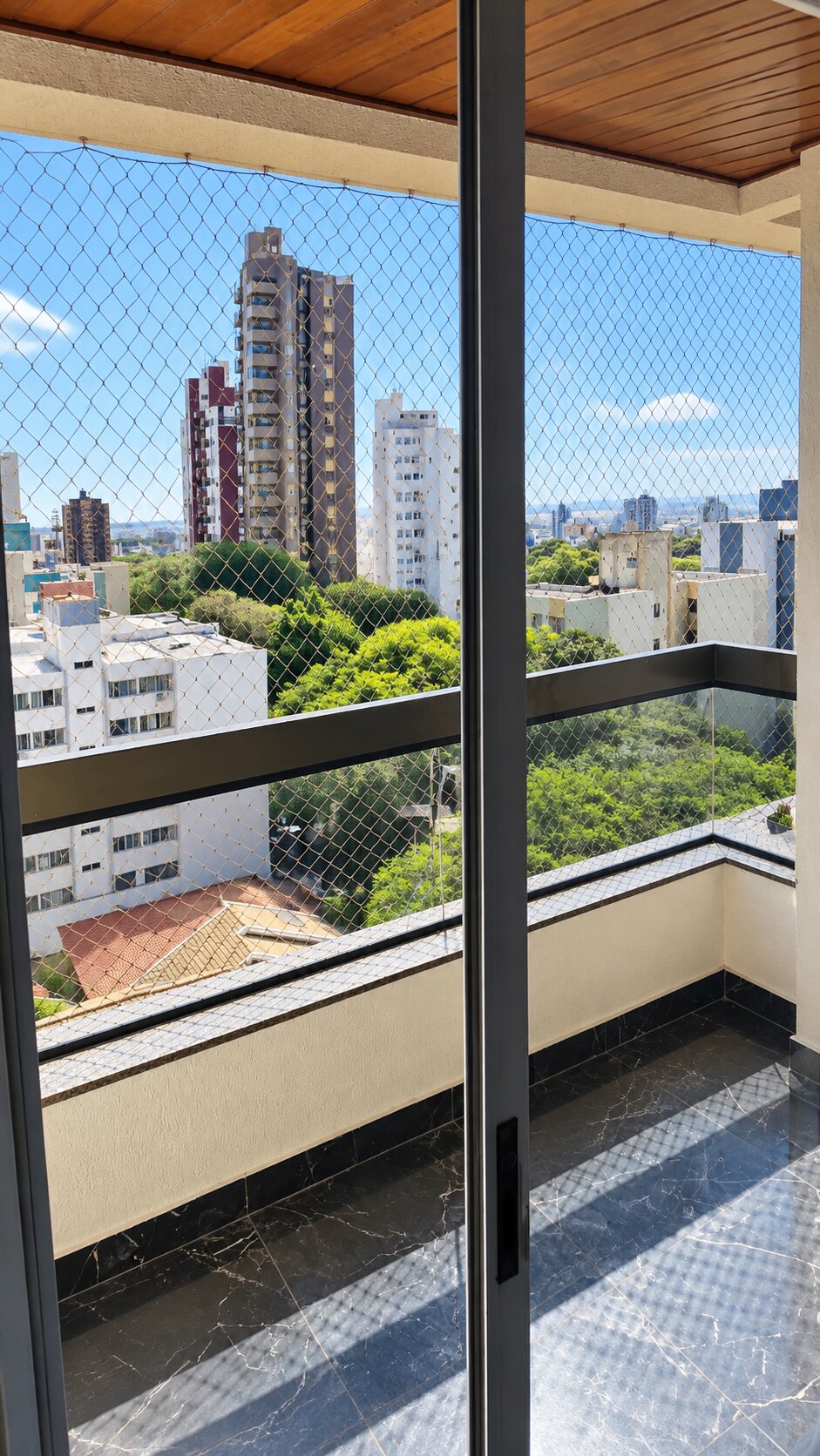 LINDO APARTAMENTO PROX. AO MUFFATO DA AV. JOÃO PAULINO 115 M2,   4 QUARTOS, SENDO 1 SUÍTE COM SACADA E BANHEIRA DE HIDRO