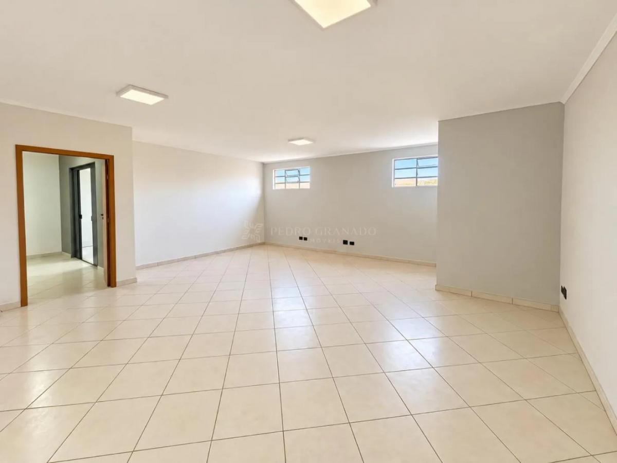 **Excelente Oportunidade Comercial – Salão de 195 m² com Mezanino Próximo à Av. Mandacaru**
