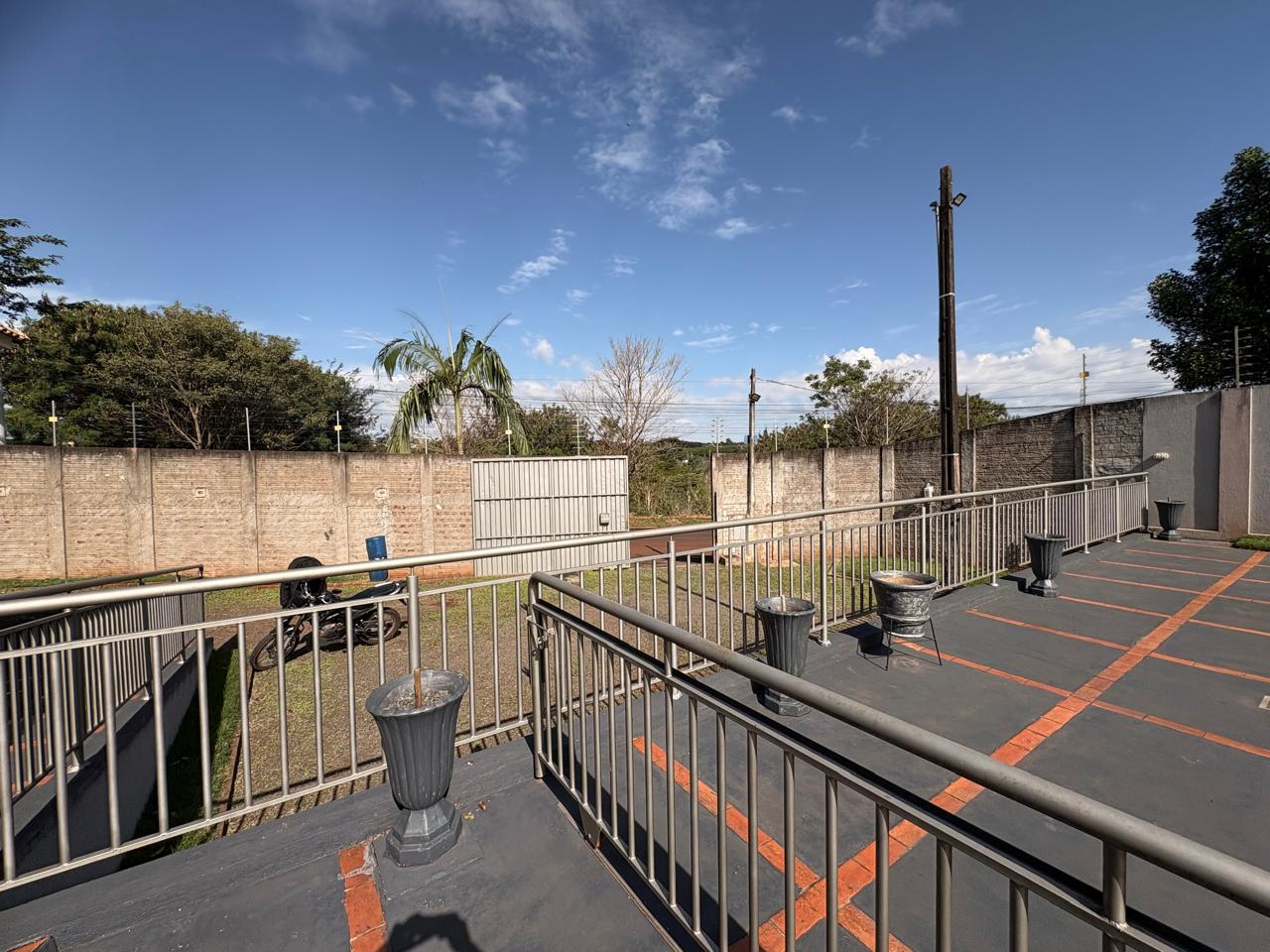 Área de Lazer Completa com Piscina, Espaço Gourmet e Amplo Estacionamento à Venda ou Locação em Maringá/PR