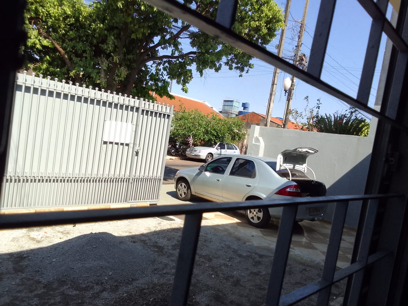 Por R$ 2.100 por mês, sua família pode ter 153 m², suíte e espaço para até 3 carros em Sarandi.