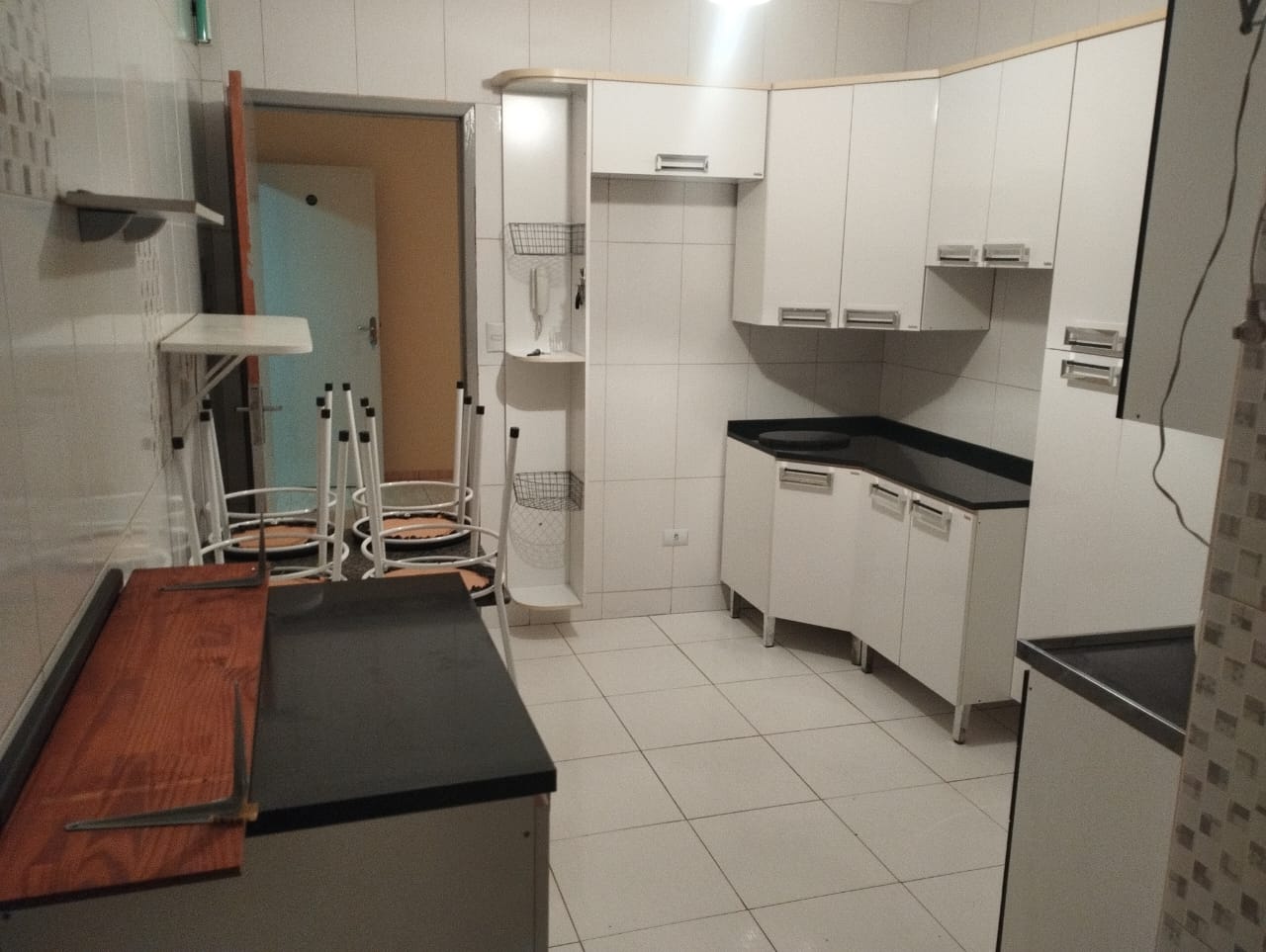 Aluga-se sobreloja  2 Quartos + 1 Suíte