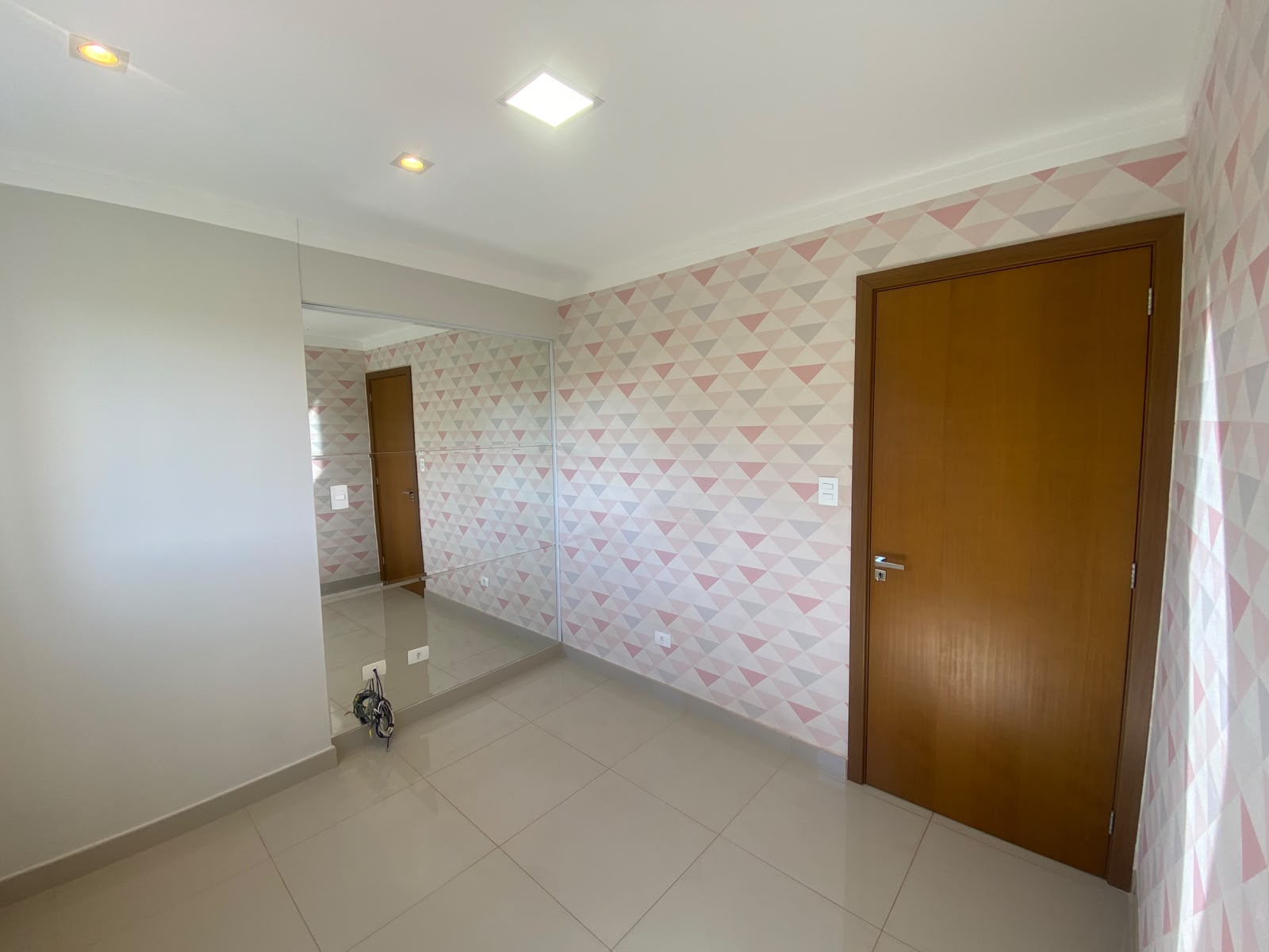 Apartamento para alugar, 80 m² por R$ 3.700,00/mês - Zona 08 - Maringá/PR