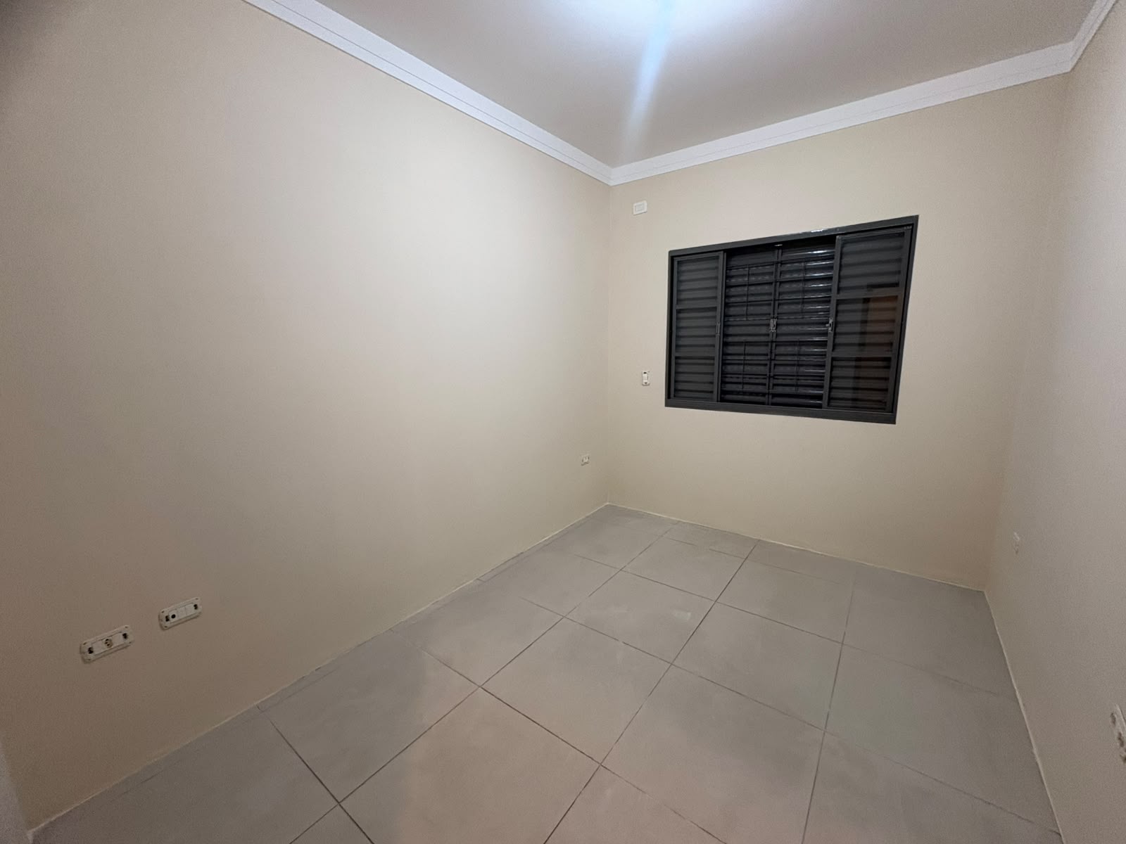 Casa para Locação com 2 Quartos, Churrasqueira e 2 Vagas de Garagem