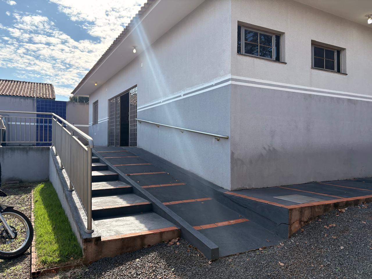Área de Lazer Completa com Piscina, Espaço Gourmet e Amplo Estacionamento à Venda ou Locação em Maringá/PR