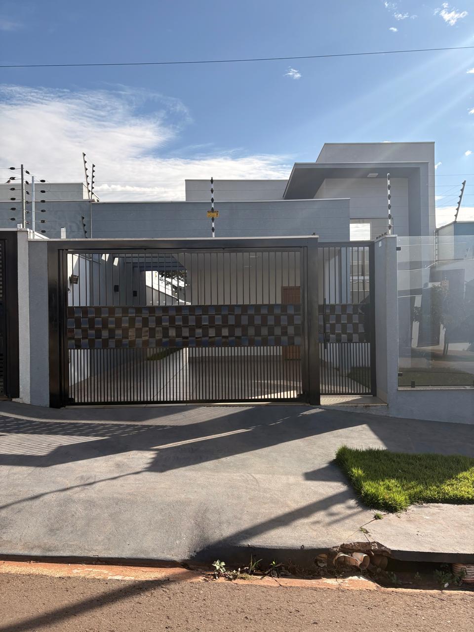 Casa para Venda com 1 suíte + 2 quartos  em Maringá-Pr