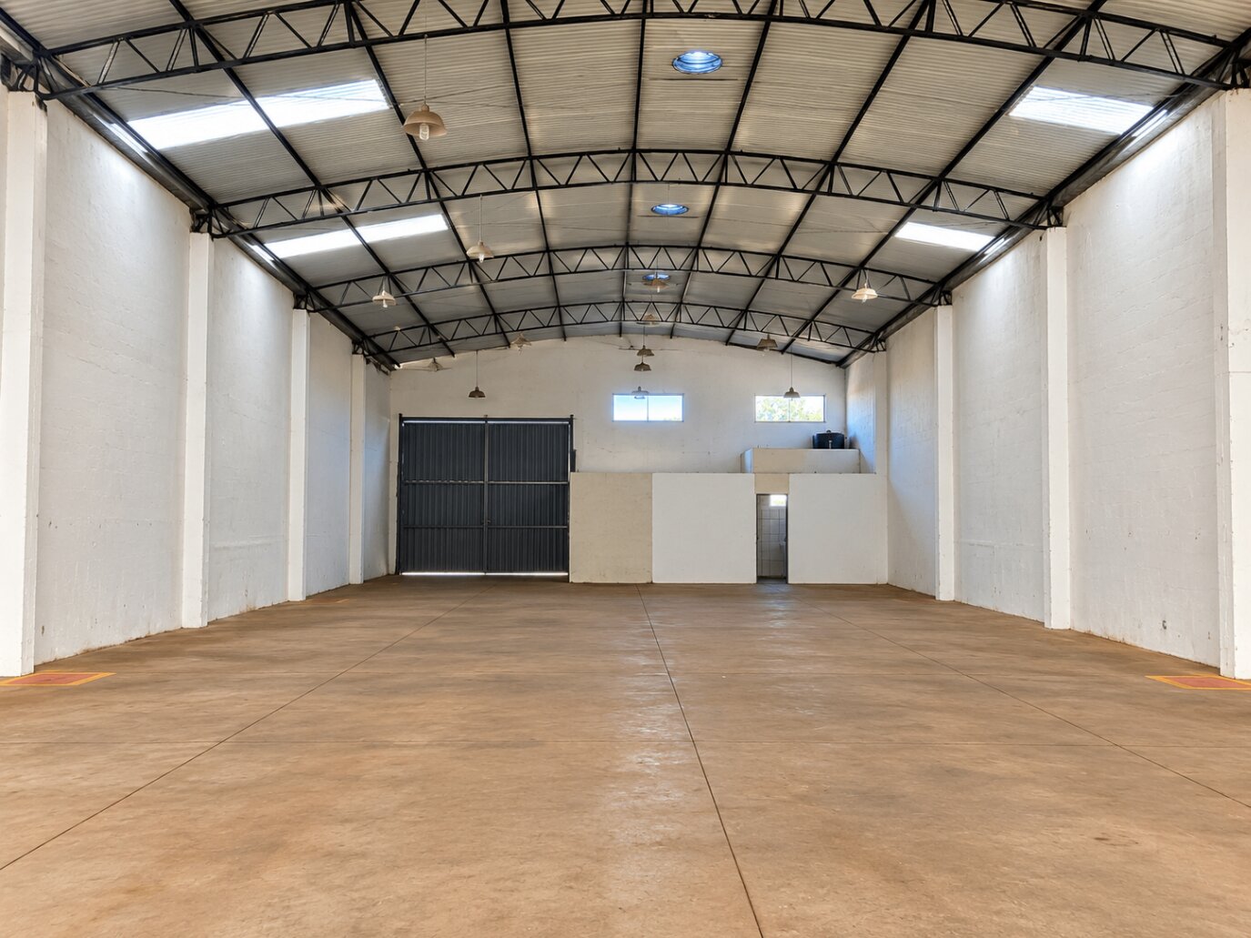 **Galpão Comercial de 420 m² na Av. São Judas Tadeu – Amplo Espaço com Sistema de Exaustão | Maringá/PR**