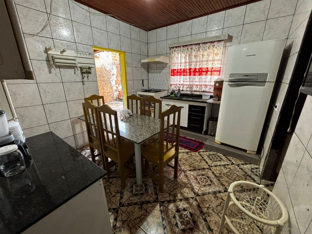 Casa para Alugar com 2 Quartos e 100m²  no Jardim Verão em Sarandi/PR