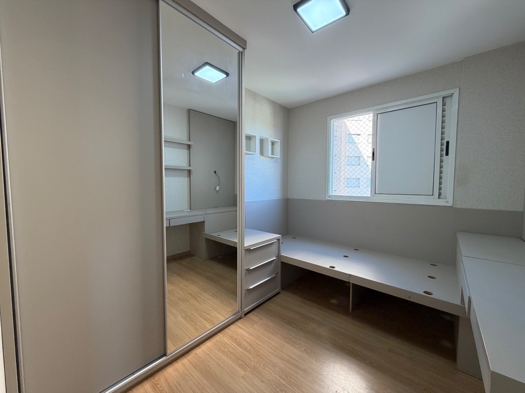 Apartamento com 3 Quartos e 80 m² na Zona 02 em Maringá/PR - 2 Vagas