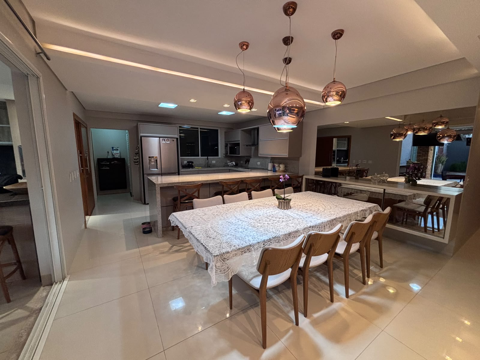 Casa em Condomínio com 4 Suítes, 400m² - Zona 08, Maringá/PR