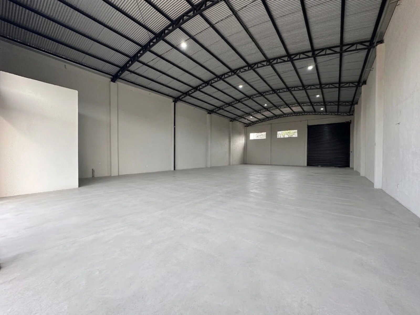 Seu negócio pode operar por duas ruas: salão de 342 m² no Bom Jardim por R$ 7.500/mês