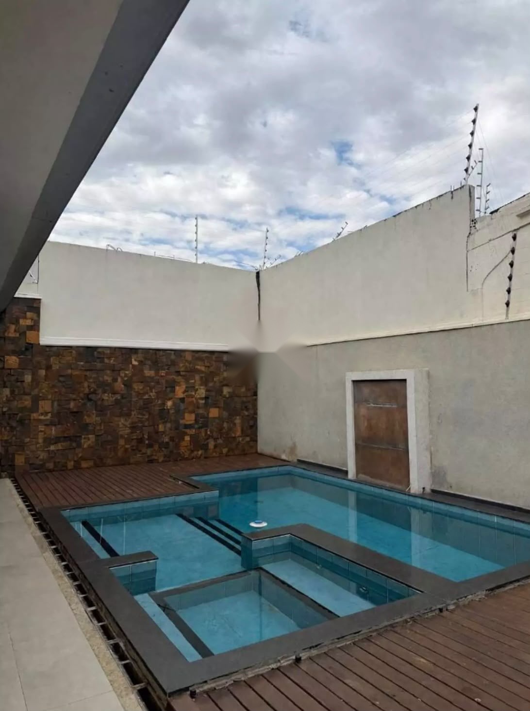 Sobrado com 4 Quartos e 150 m² no Jardim Novo Oásis - Maringá/PR
