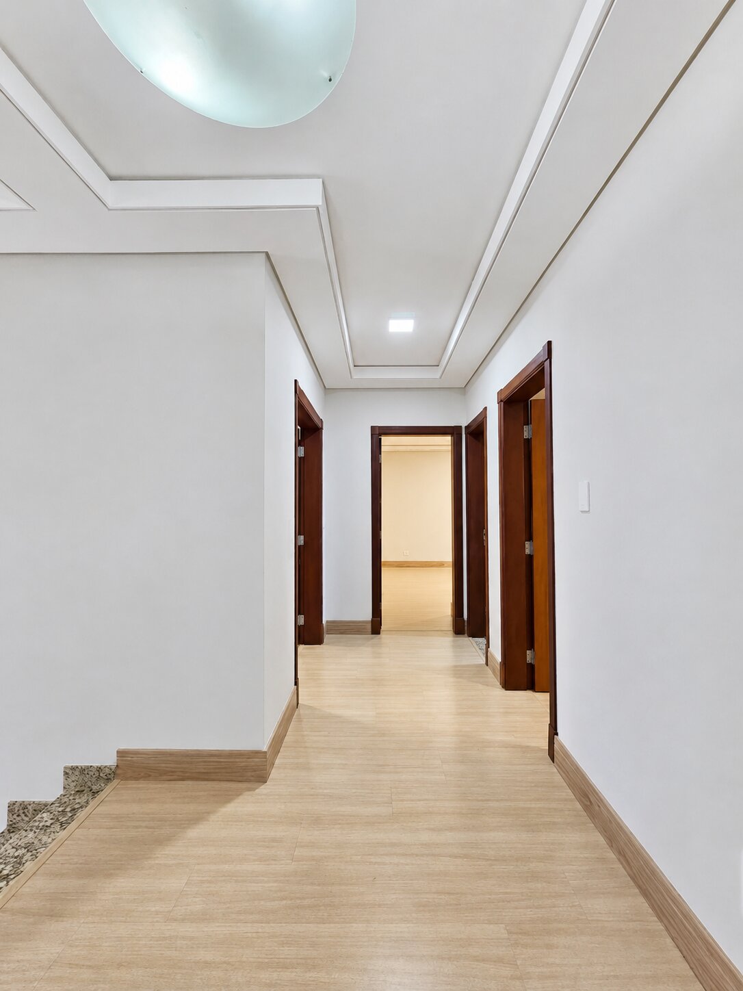 Sobrado com 3 Quartos, 218 m² e 2 Vagas na Zona 06 - Maringá/PR