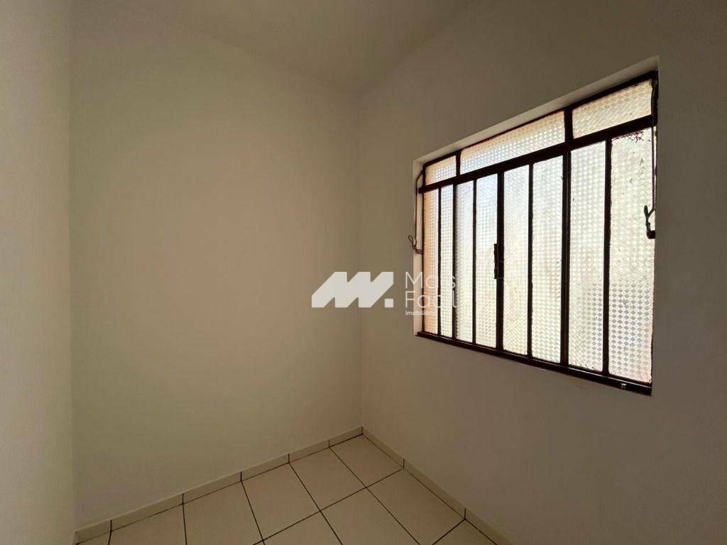 Apartamento com 3 dormitórios para alugar, 110 m² por R$ 2.700,00/mês - Zona 01 - Maringá/PR