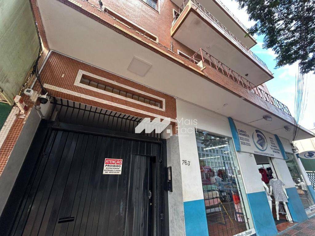 Apartamento com 3 dormitórios para alugar, 110 m² por R$ 2.700,00/mês - Zona 01 - Maringá/PR