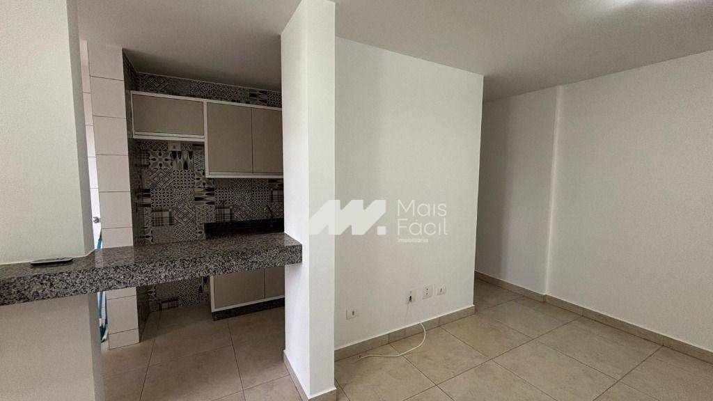 Apartamento com 2 dormitórios para alugar, 55 m² por R$ 2.450,00/mês - Zona 07 - Maringá/PR