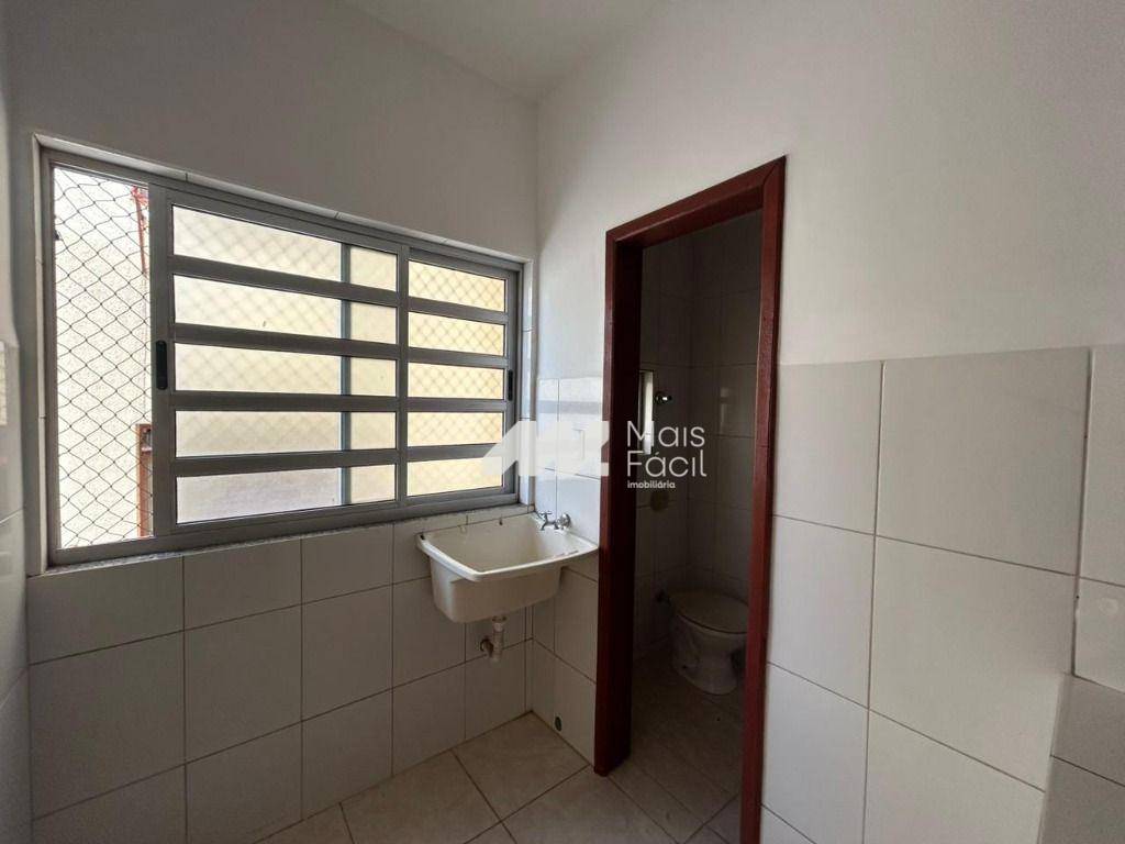 Apartamento com 3 dormitórios para alugar, 110 m² por R$ 2.700,00/mês - Zona 01 - Maringá/PR