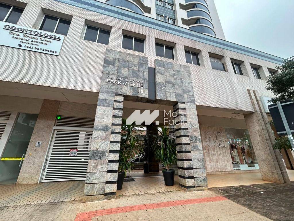 Apartamento com 1 dormitório para alugar, 70 m² por R$ 2.670,00/mês - Zona 01 - Maringá/PR