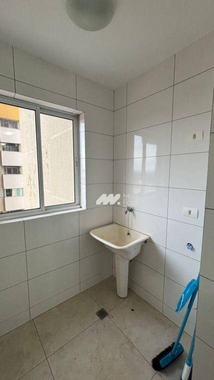Apartamento com 2 dormitórios para alugar, 55 m² por R$ 2.450,00/mês - Zona 07 - Maringá/PR