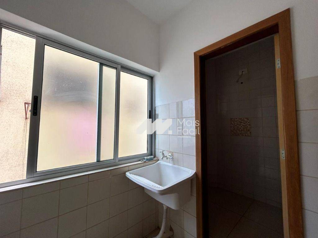 Apartamento com 3 dormitórios para alugar, 110 m² por R$ 2.800,00/mês - Zona 01 - Maringá/PR