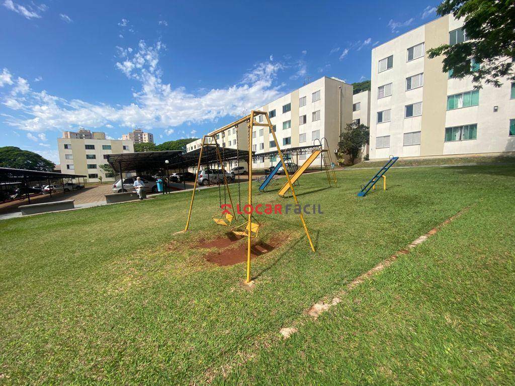 Apartamento com 3 dormitórios para alugar, 55 m² por R$ 2.460,00/mês - Vila Bosque - Maringá/PR