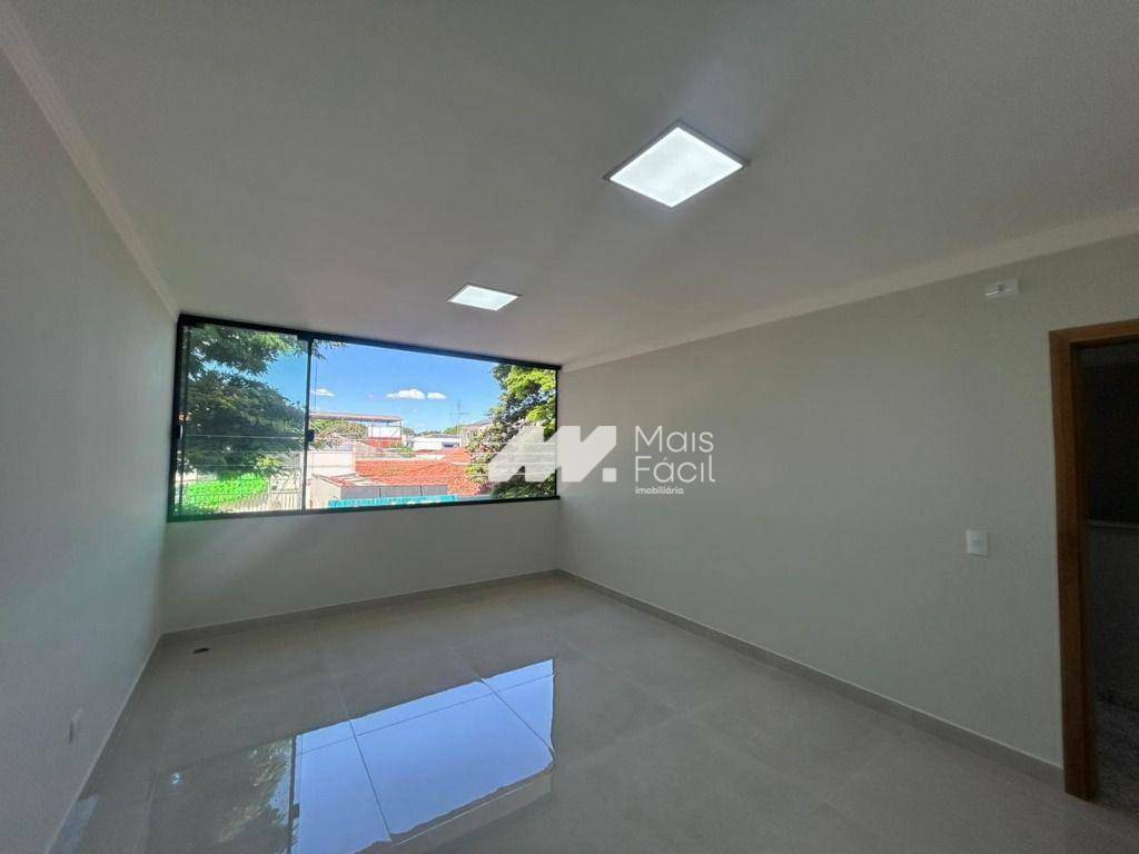 Sobrado com 3 dormitórios para alugar, 150 m² por R$ 3.500,00/mês - Jardim Alvorada - Maringá/PR