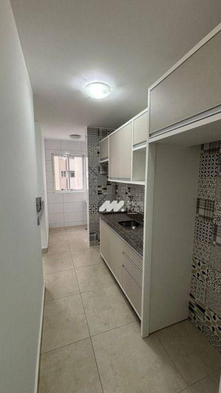 Apartamento com 2 dormitórios para alugar, 55 m² por R$ 2.450,00/mês - Zona 07 - Maringá/PR