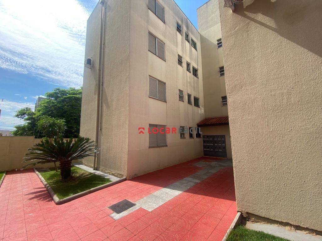 Apartamento com 3 dormitórios para alugar, 55 m² por R$ 2.460,00/mês - Vila Bosque - Maringá/PR