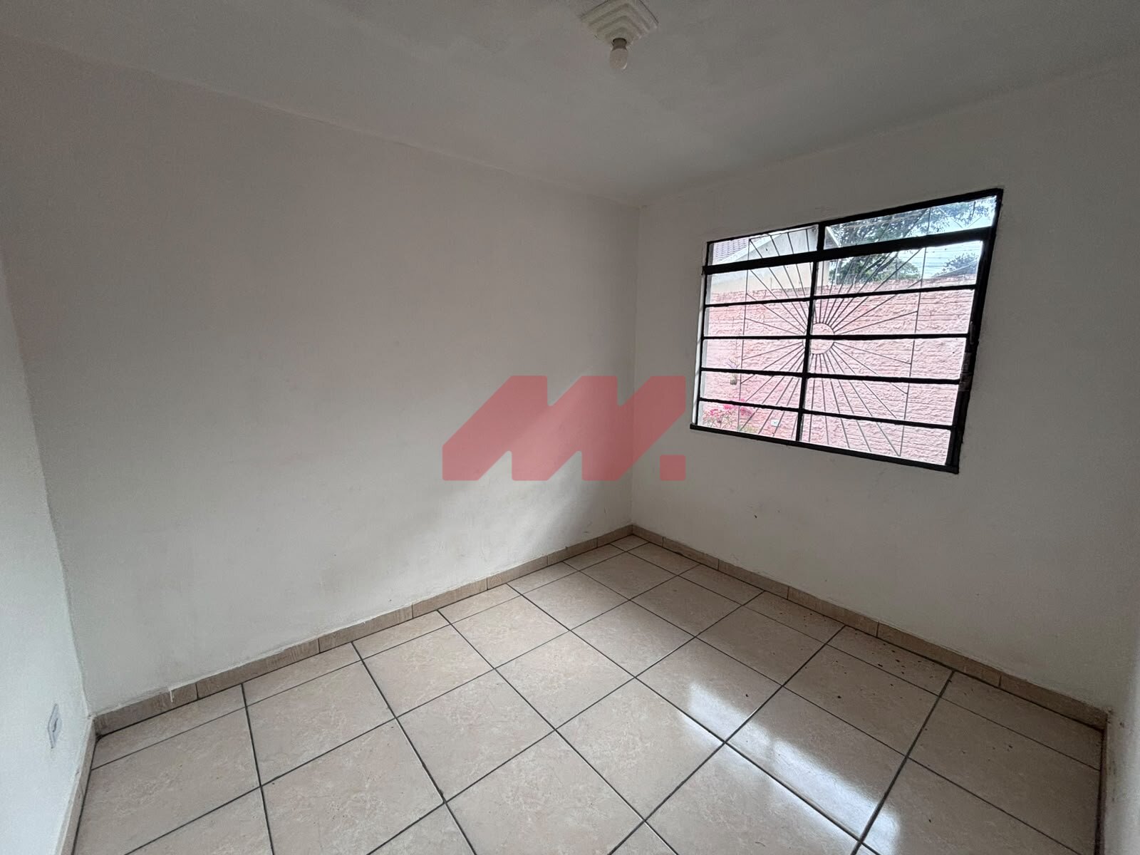 Casa de 70m² com 2 Quartos e 2 Vagas - Conjunto Habitacional Karina, Maringá/PR