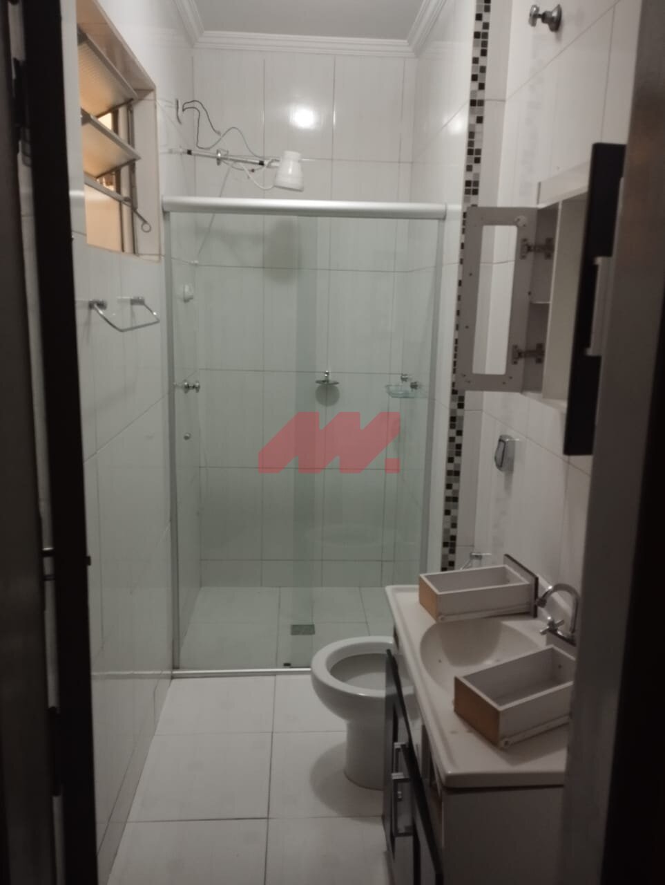 Aluga-se sobreloja  2 Quartos + 1 Suíte