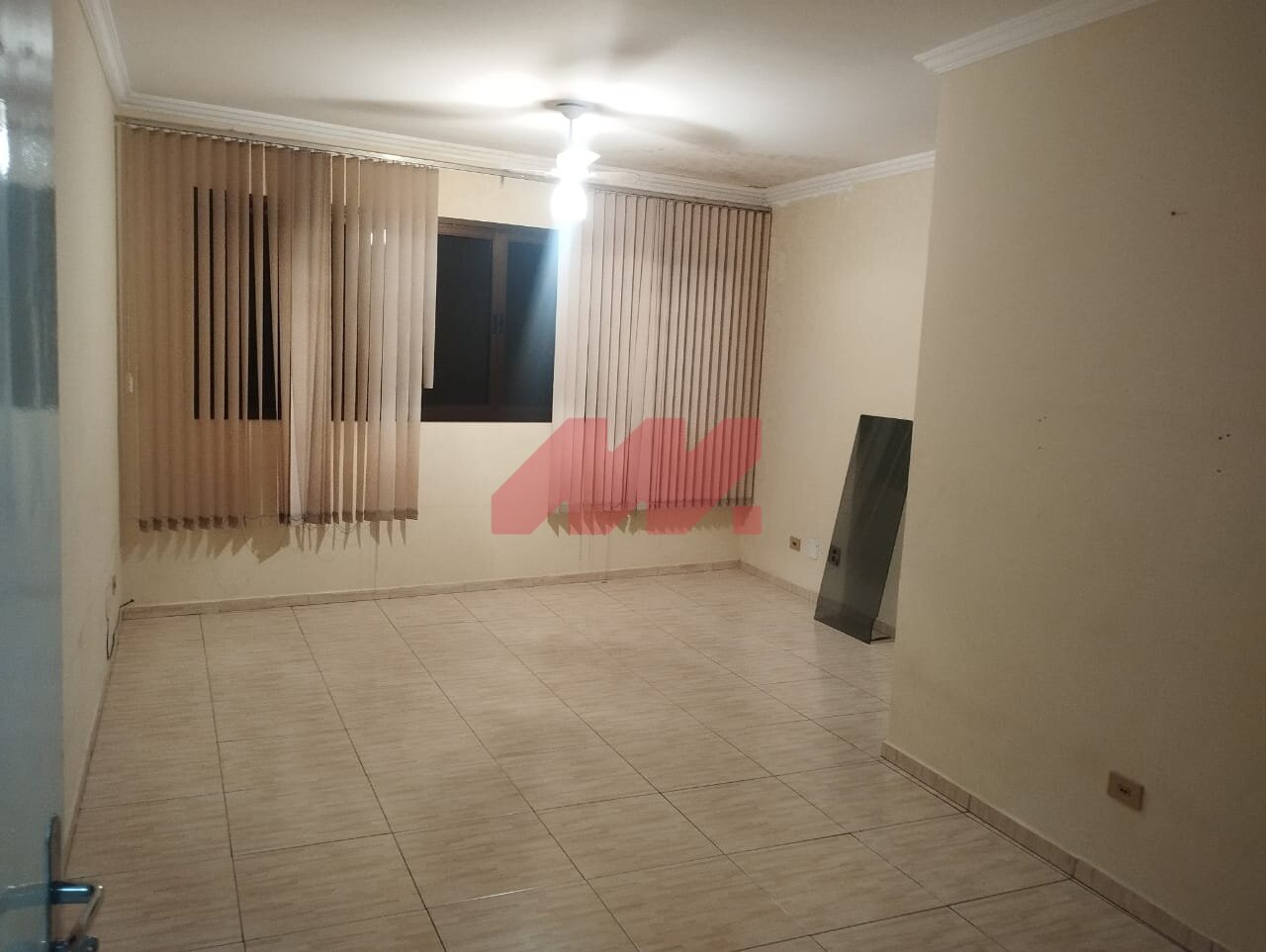 Aluga-se sobreloja  2 Quartos + 1 Suíte