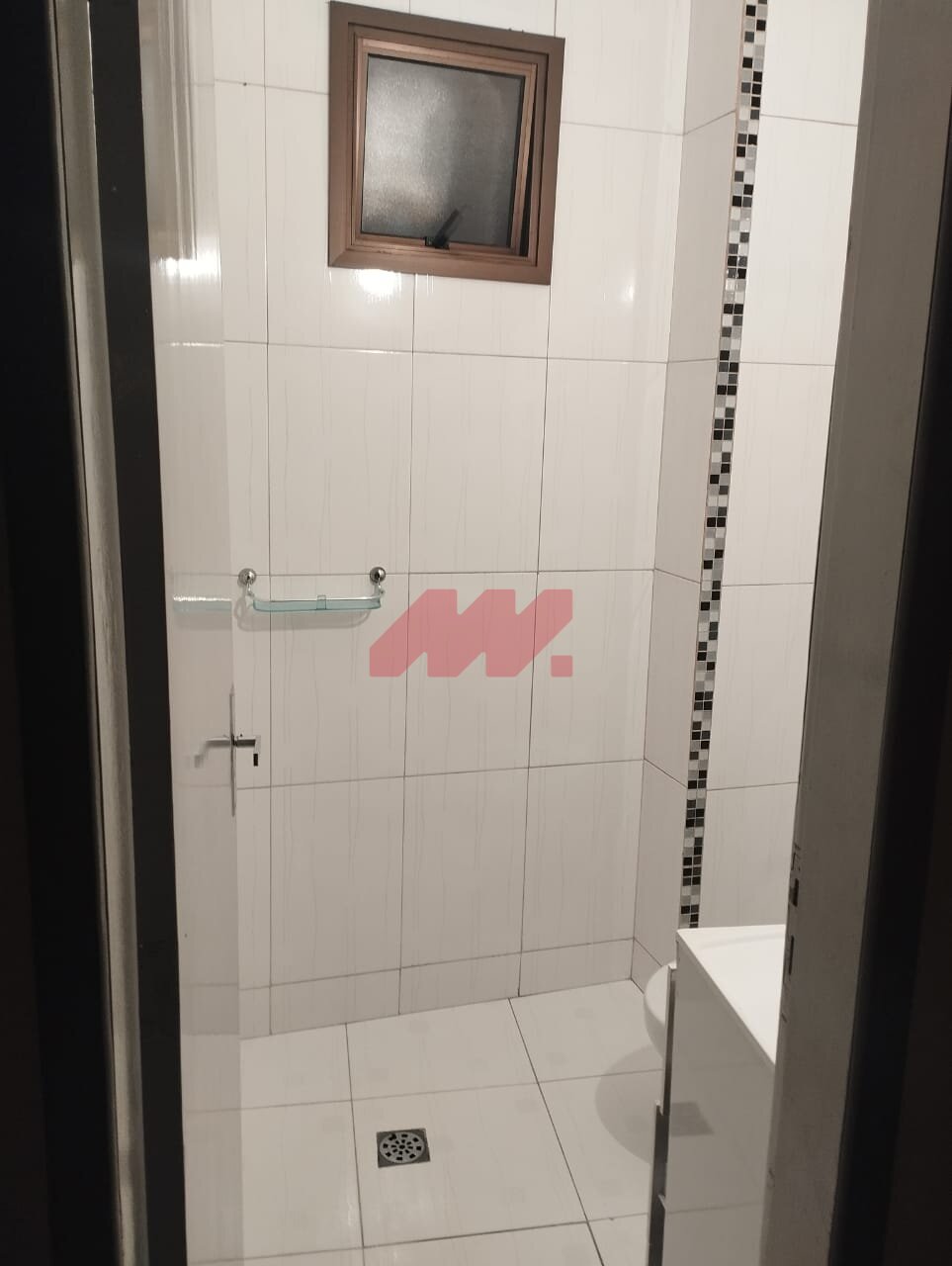 Aluga-se sobreloja  2 Quartos + 1 Suíte
