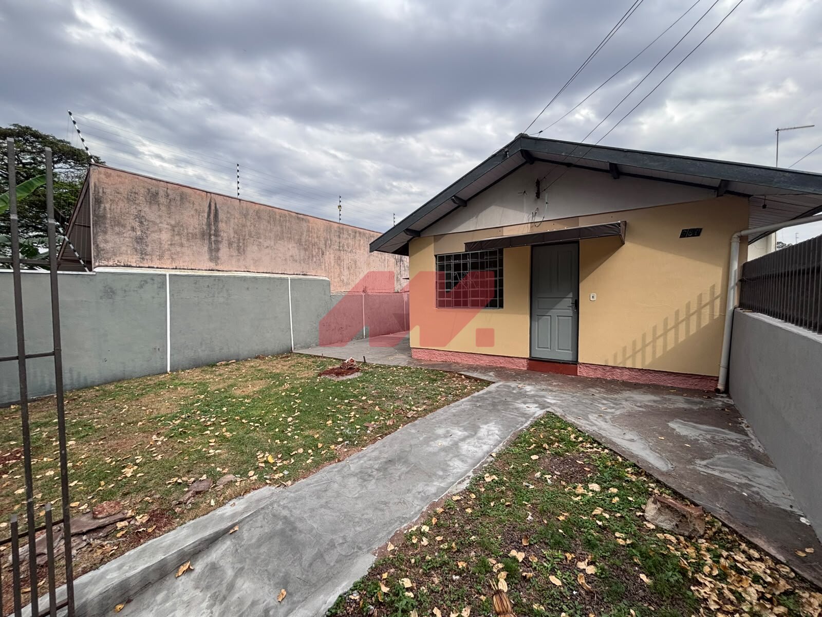 Casa de 70m² com 2 Quartos e 2 Vagas - Conjunto Habitacional Karina, Maringá/PR