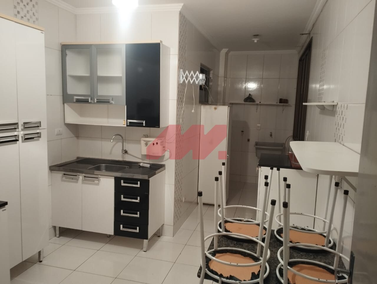 Aluga-se sobreloja  2 Quartos + 1 Suíte