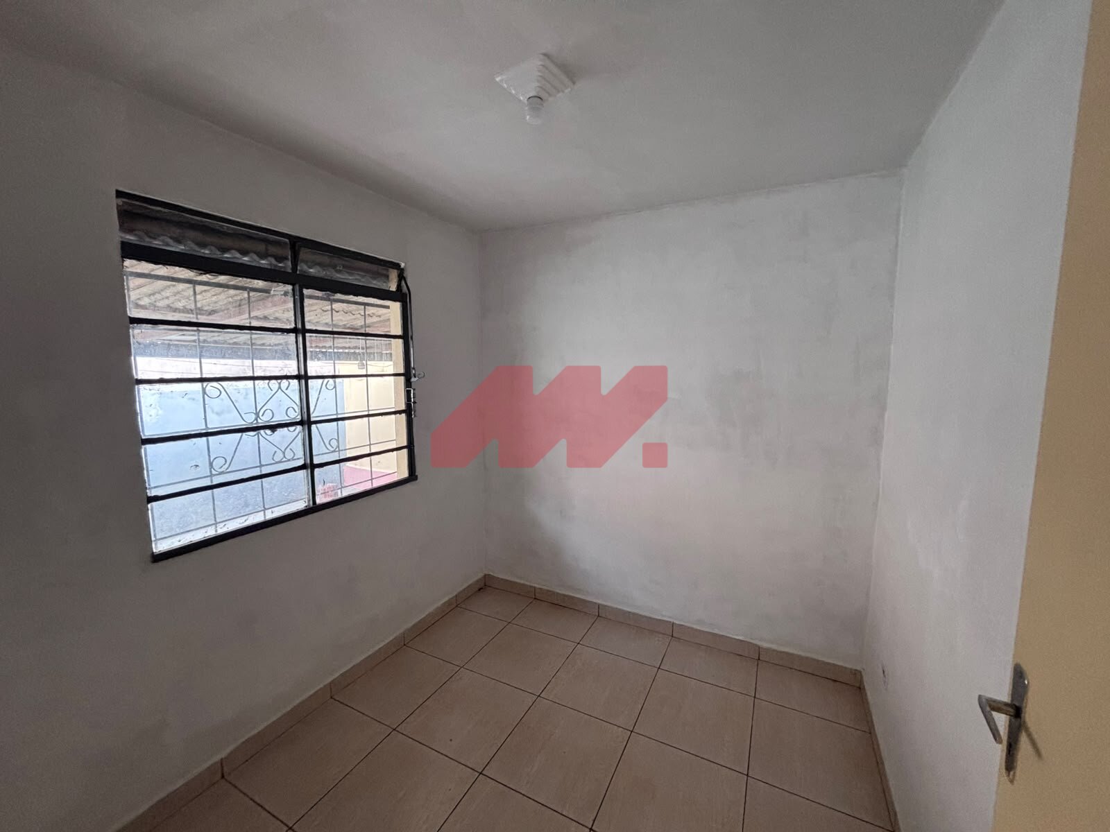 Casa de 70m² com 2 Quartos e 2 Vagas - Conjunto Habitacional Karina, Maringá/PR
