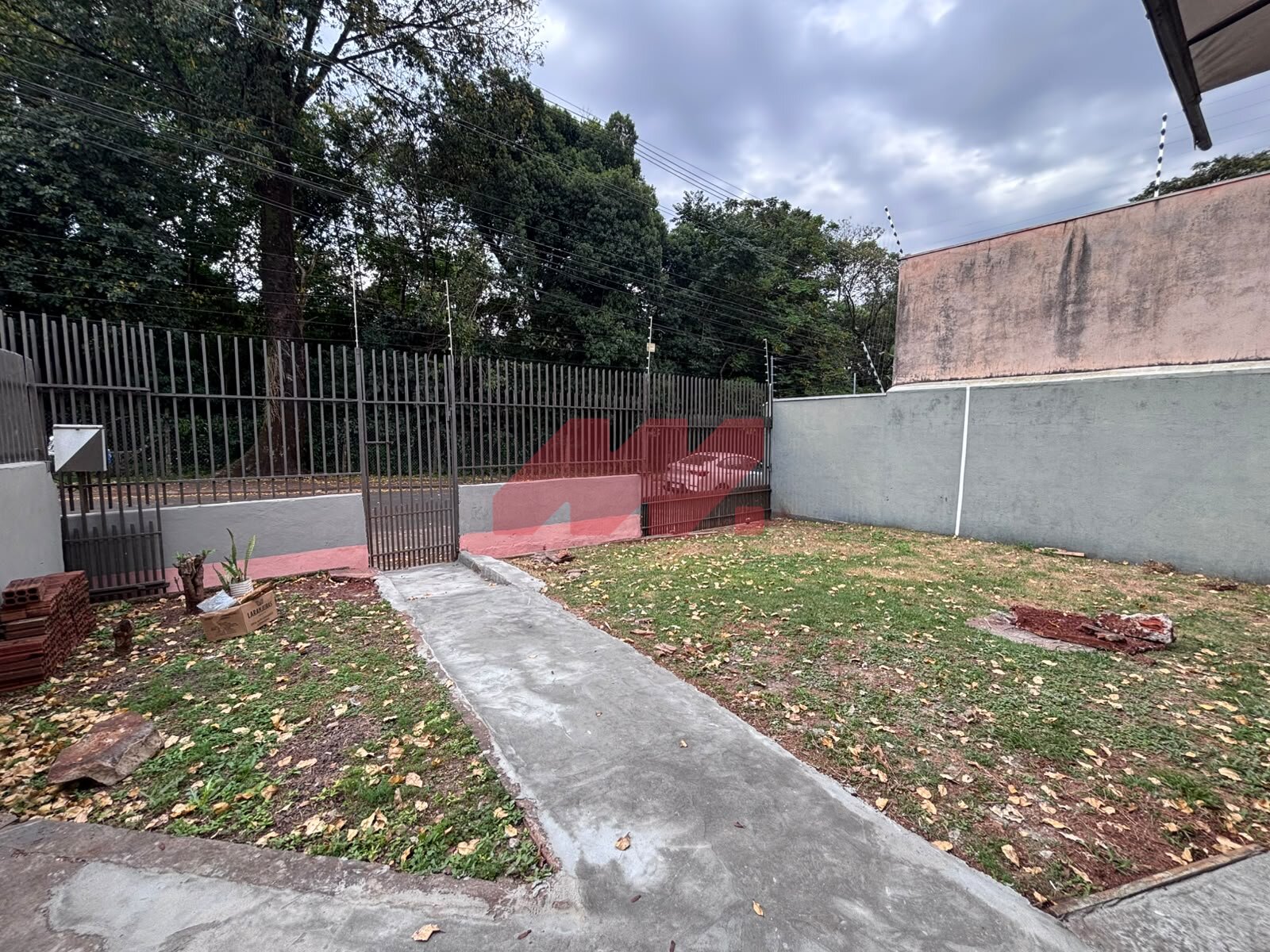 Casa de 70m² com 2 Quartos e 2 Vagas - Conjunto Habitacional Karina, Maringá/PR