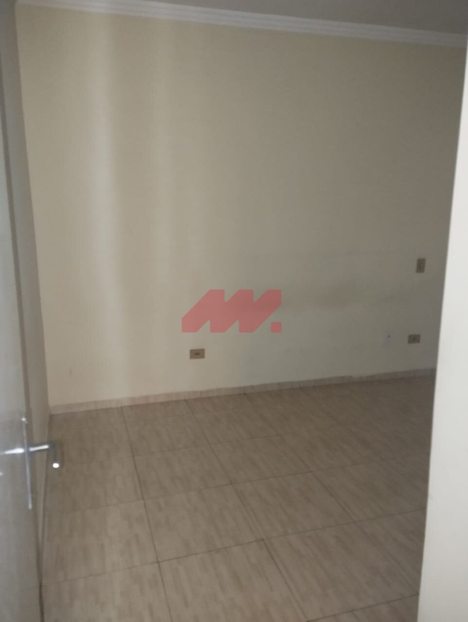 Aluga-se sobreloja  2 Quartos + 1 Suíte