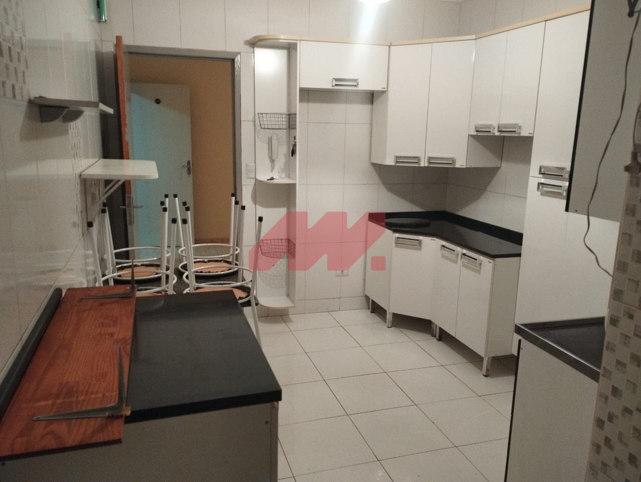 Aluga-se sobreloja  2 Quartos + 1 Suíte