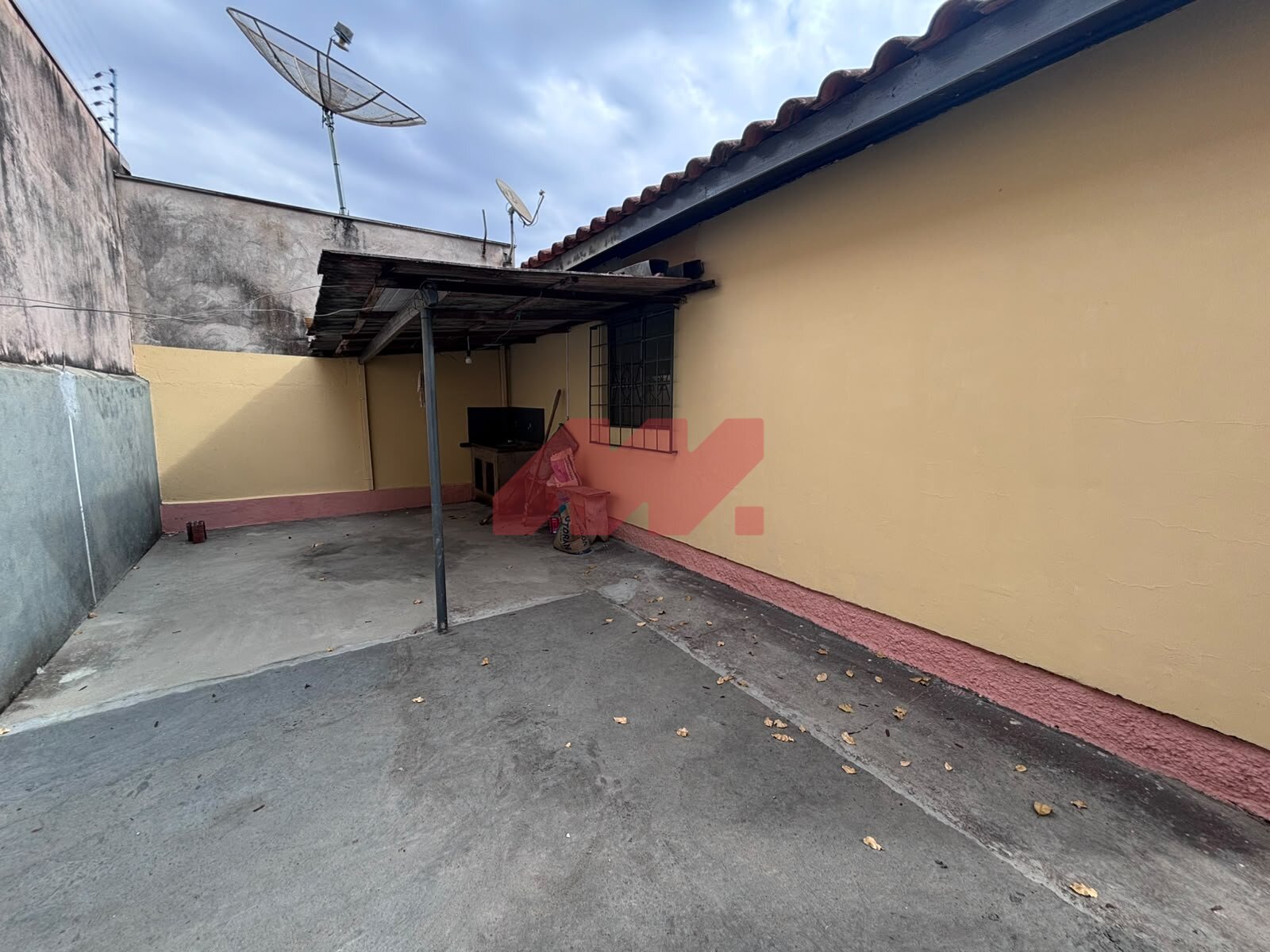 Casa de 70m² com 2 Quartos e 2 Vagas - Conjunto Habitacional Karina, Maringá/PR