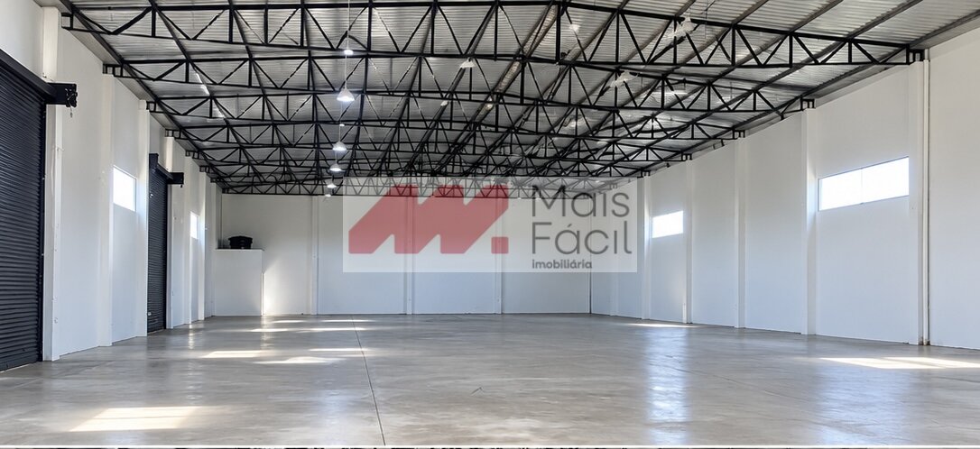 Galpão Industrial com Amplo Pátio, Doca e Acesso para Cargas