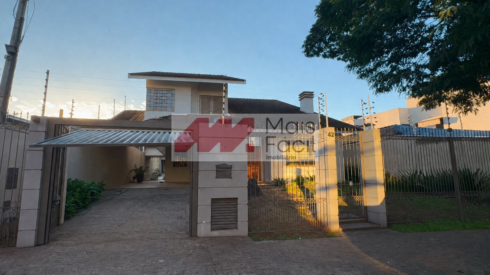 Sobrado de Alto Padrão com Piscina, Sauna, edícula, 4 Suítes e Área de Lazer Completa