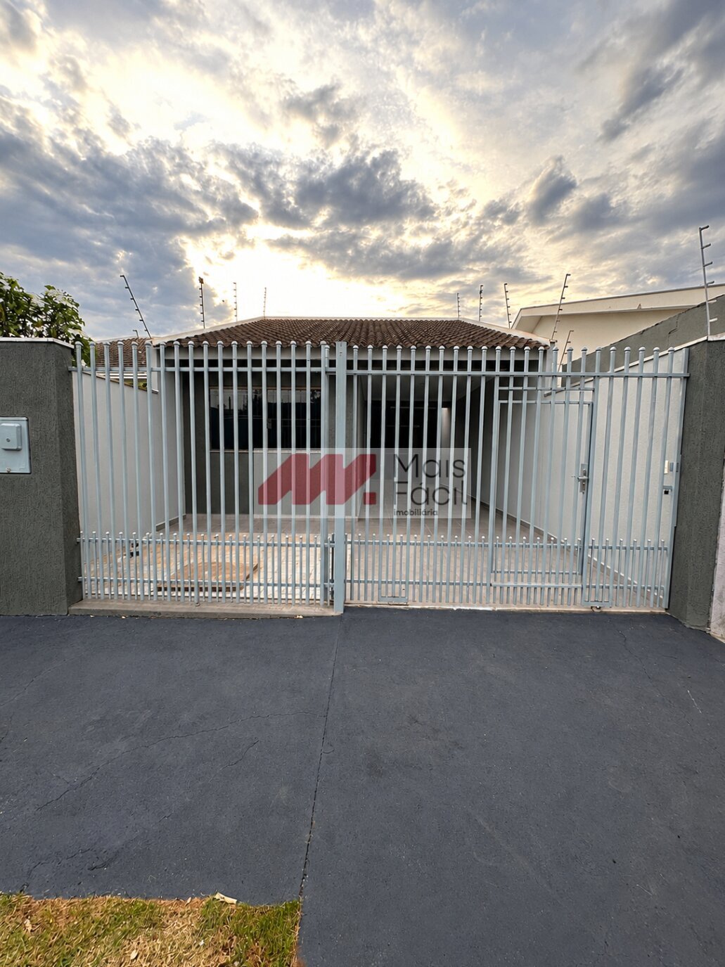 Casa à Venda no Jardim Dias I – 3 Quartos, Suíte e 3 Vagas de Garagem!