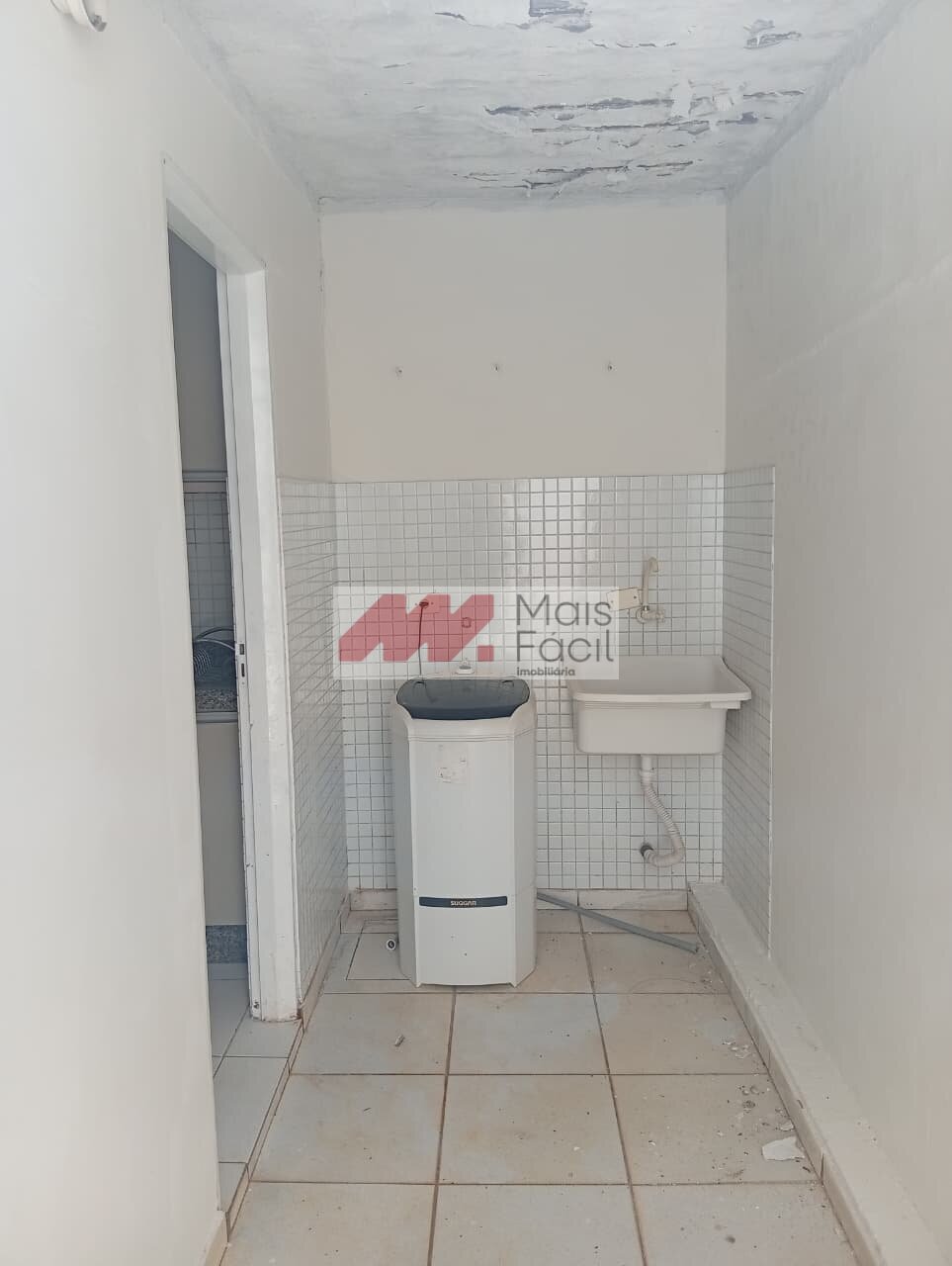 Kitnet com 1 Quarto e 30 m² na Zona 08 - Maringá/PR